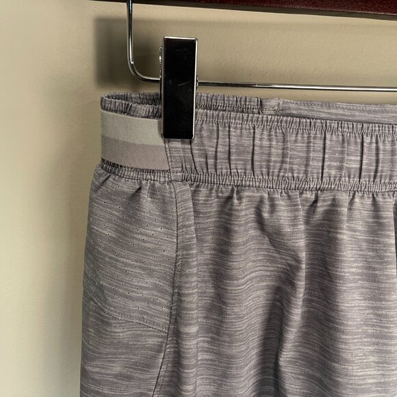 Lululemon Men's gray marled stretch running Gym Shorts Medium M 5.5" inseam - Picture 2 of 5